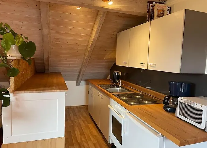 Sonnige 2-Zimmer Wohnung Unterm Dach