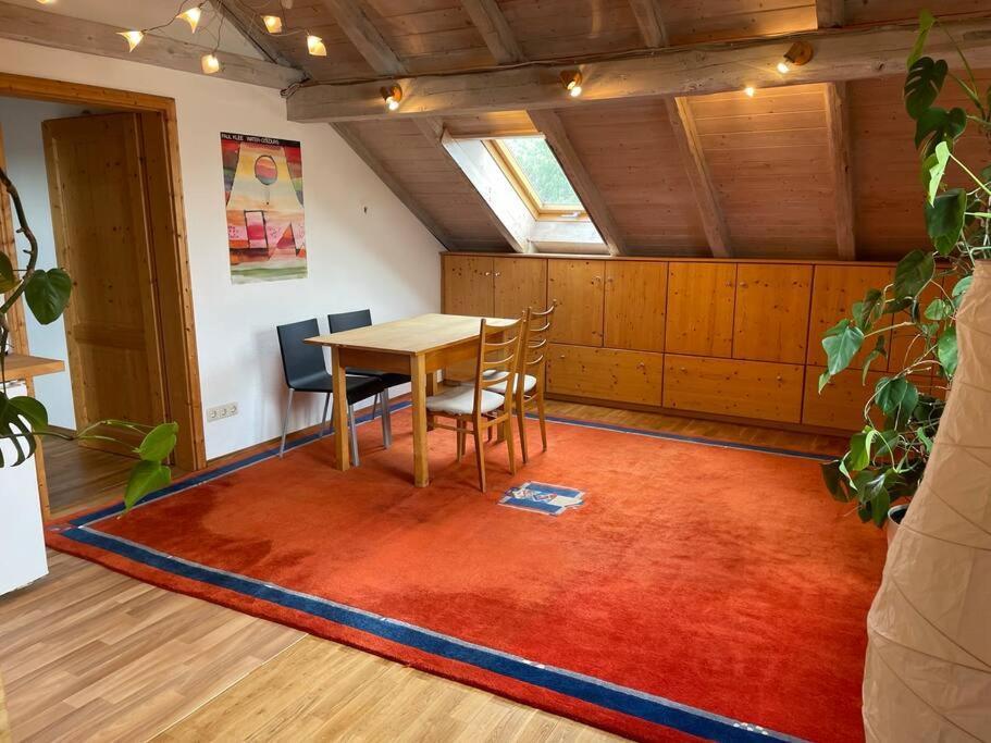 Sonnige 2-zimmer Unterm Dach * Heroldsberg